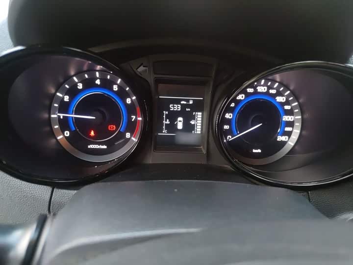 Changan CS15 2016 1.5 L MT — фото 3