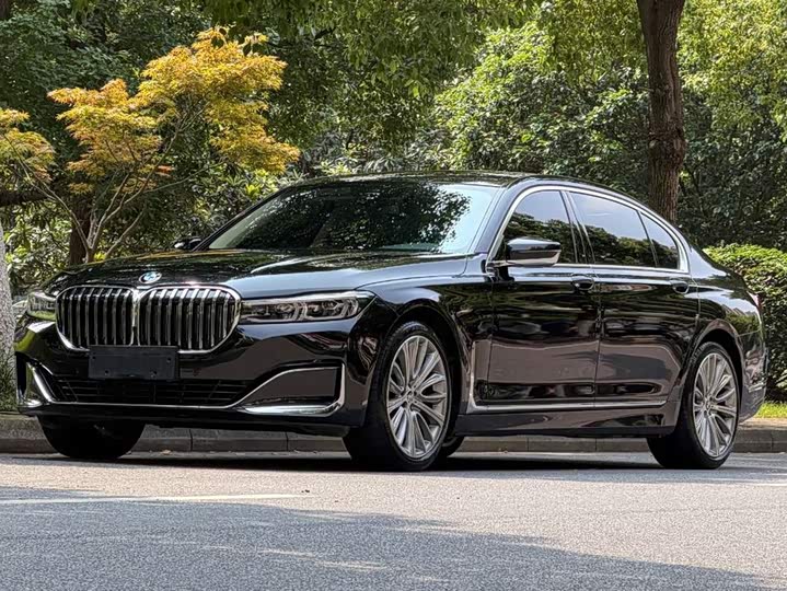 BMW 7-Series 2019 740 Li Leading