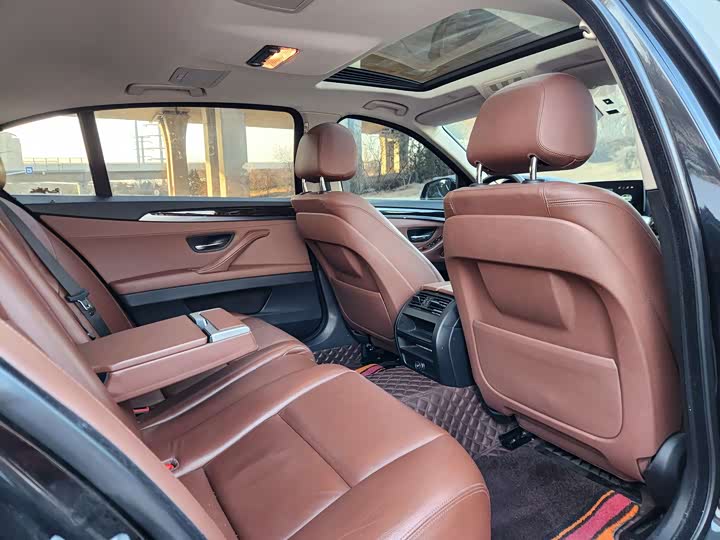 BMW 5 Series 525Li продвинутая — фото 11