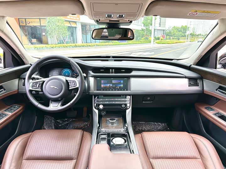 Jaguar XFL 2018 XFL 2.0 T 250 PS — фото 31