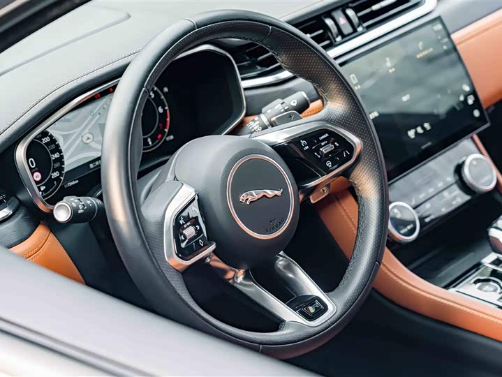 Jaguar XFL 2024 2.0 T P 300 4 WD — фото 9