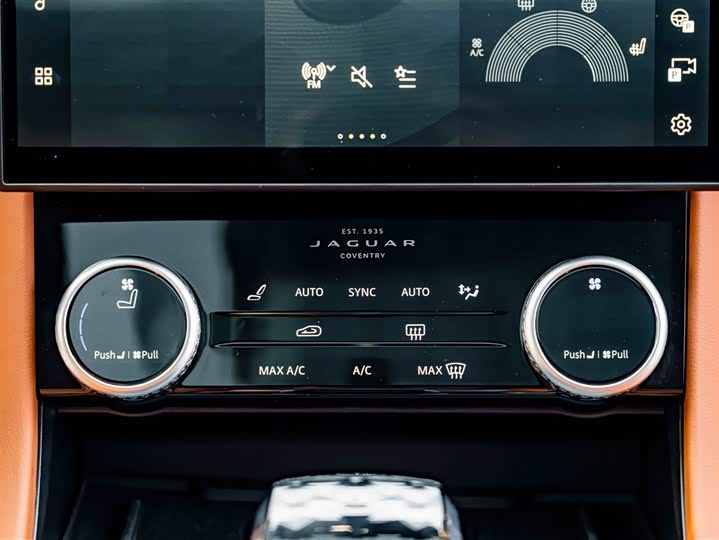 Jaguar XFL 2024 2.0 T P 300 4 WD — фото 12