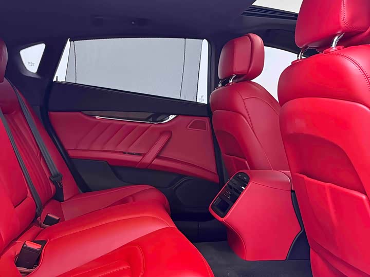 Maserati Quattroporte — фото 17