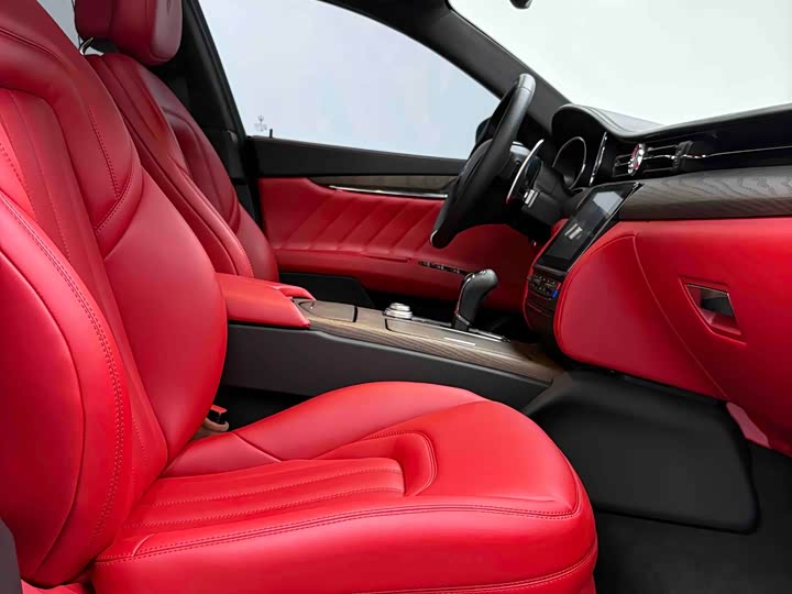 Maserati Quattroporte — фото 18