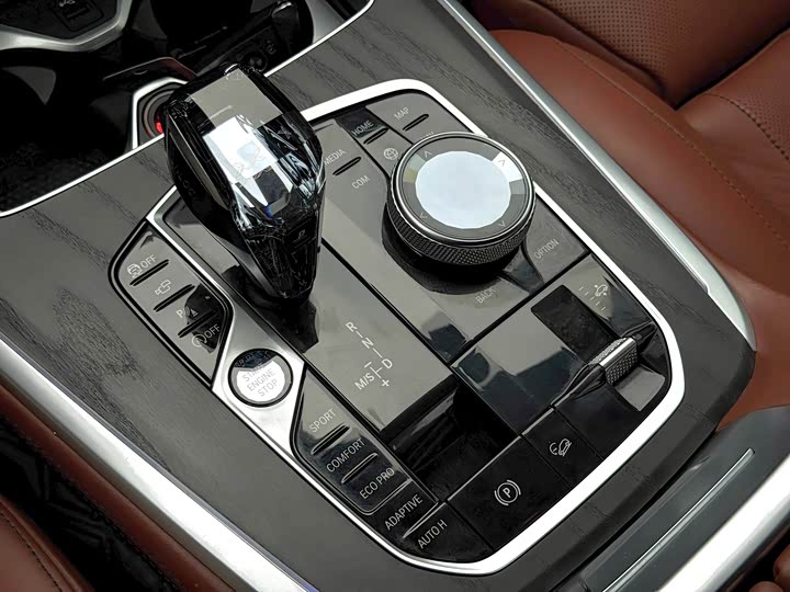 BMW X7 2020 x Drive 40i M — фото 14