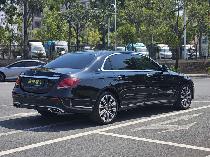 Mercedes-Benz E-Class 2017 E 300 L Luxury — фото 6