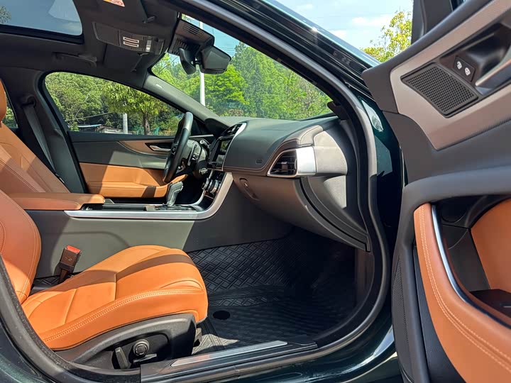 Jaguar XEL 2023 2.0 T 250 PS R-DYNAMIC S — фото 10