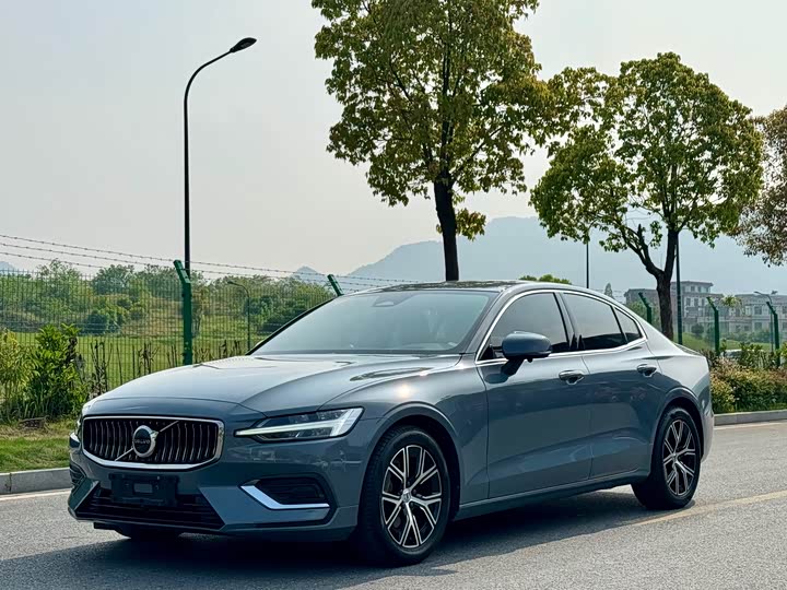 Volvo S60 2024 B 4 — фото 1