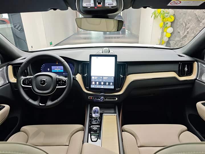 Volvo XC60 2025 B 5 4 WD — фото 13