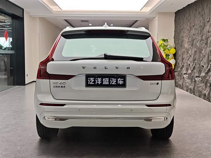 Volvo XC60 2025 B 5 4 WD — фото 18
