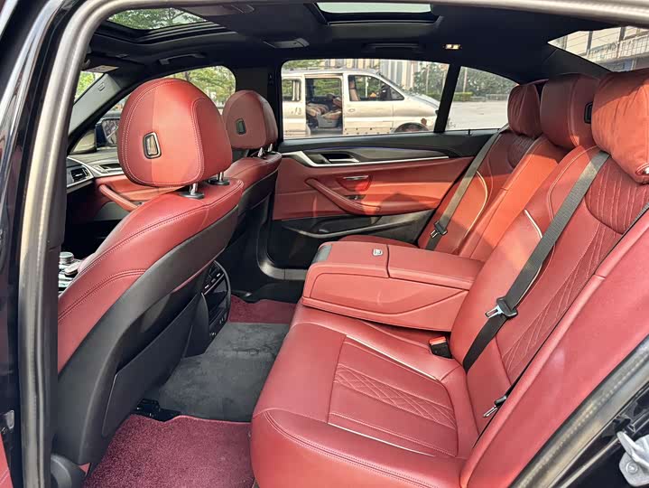 BMW 5-Series 2023 530 Li Leading M — фото 6