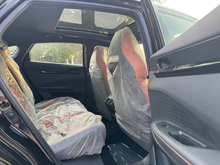 Changan UNI-V 2024 1.5 T Sport — фото 12