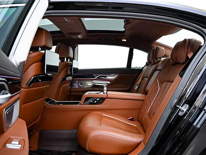 BMW 7-Series 2018 740 Li x Drive M — фото 11