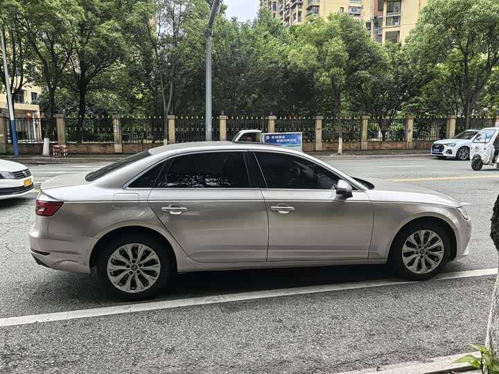 Audi A4L Plus 40 TFSI базовая — фото 11