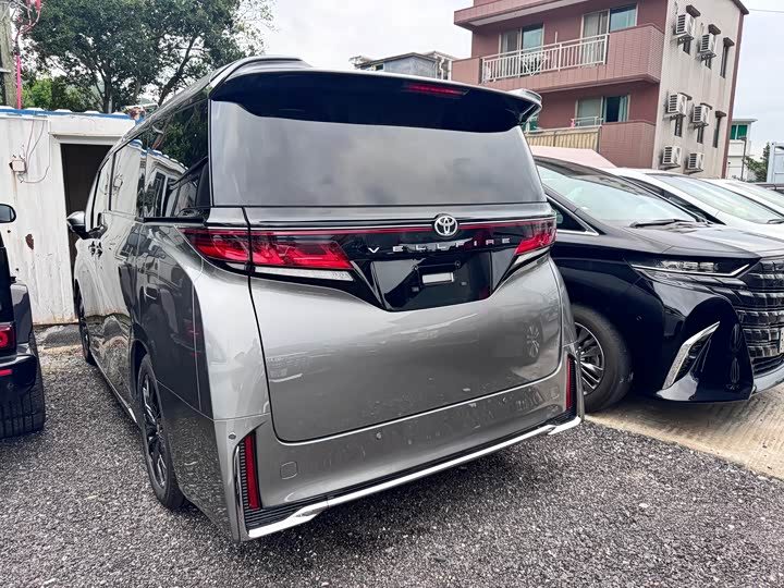 Toyota Vellfire — фото 2