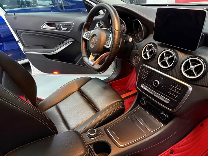 Mercedes-Benz GLA 200 стиль — фото 14