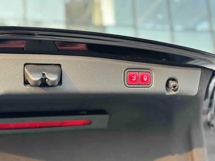 Mercedes-Benz E-Class 2022 E 300 L Luxury — фото 31