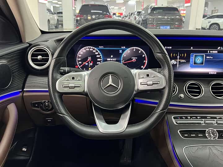Mercedes-Benz E-Class 2020 E 300 L — фото 11