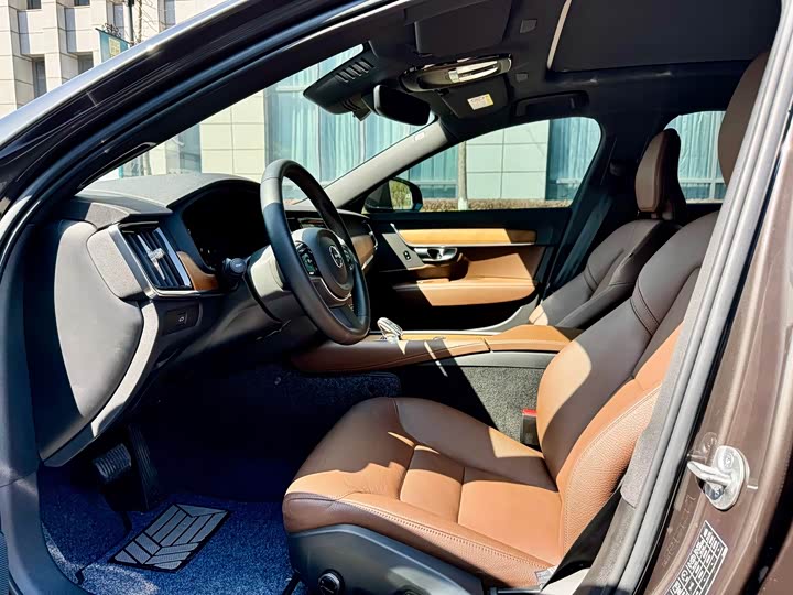 Volvo S90 2025 B 5 — фото 4