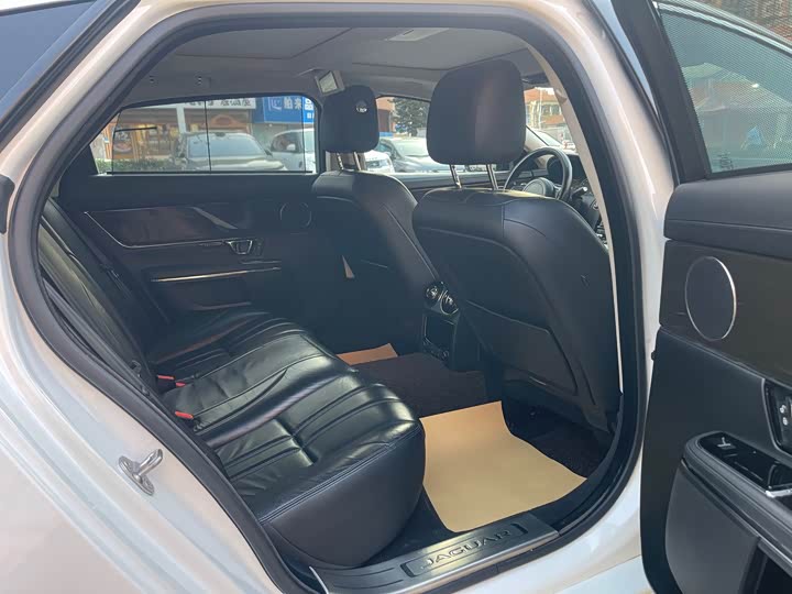 Jaguar XJ 2018 XJL 3.0 SC 2 WD — фото 12