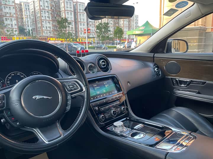 Jaguar XJ 2018 XJL 3.0 SC 2 WD — фото 16