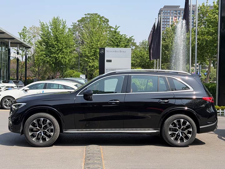 Mercedes-Benz GLC 2025 350 e L 4 MATIC — фото 2