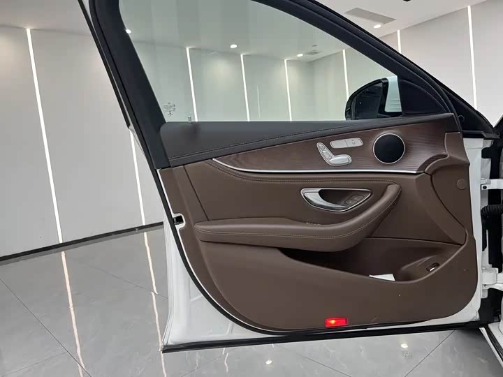 Mercedes-Benz E-Class 2023 E 260 L — фото 10