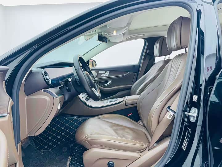 Mercedes-Benz E-Class 2019 E 300 L Luxury — фото 10