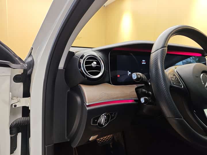 Mercedes-Benz E-Class 2016 E 300 L — фото 11