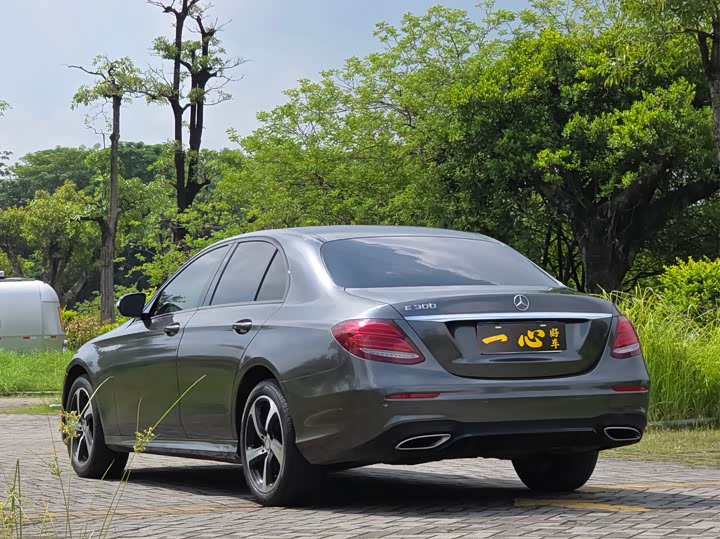 Mercedes-Benz E-Class E 200 спорт — фото 9