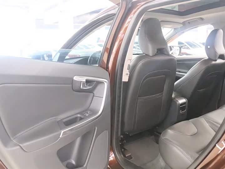 Volvo XC60 2016 T 5 — фото 13