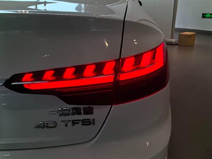 Audi A4L 2022 40 TFSI — фото 8