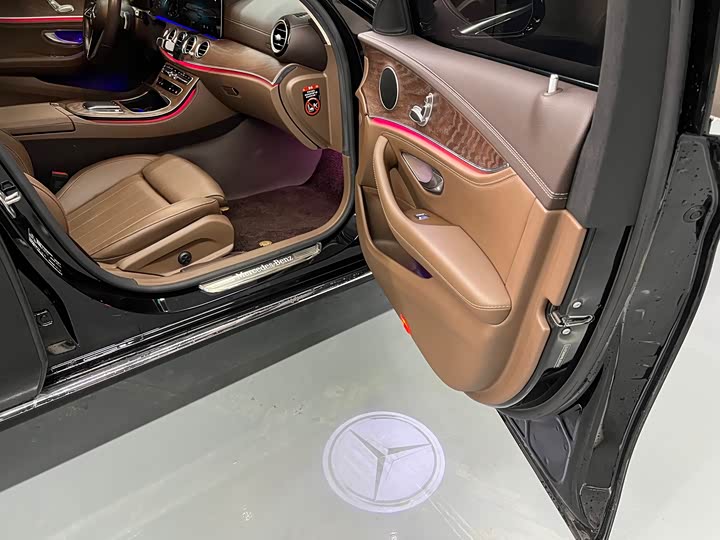 Mercedes-Benz E-Class 2022 E 260 L — фото 17