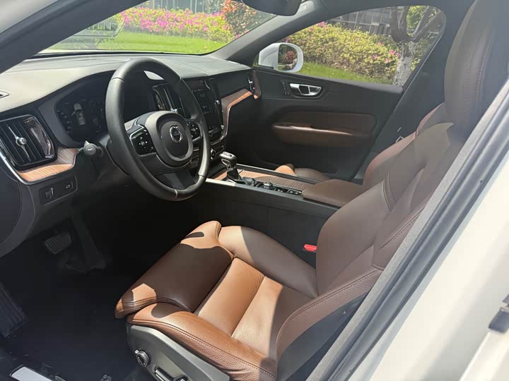 Volvo XC60 2021 T 5 4 WD — фото 8