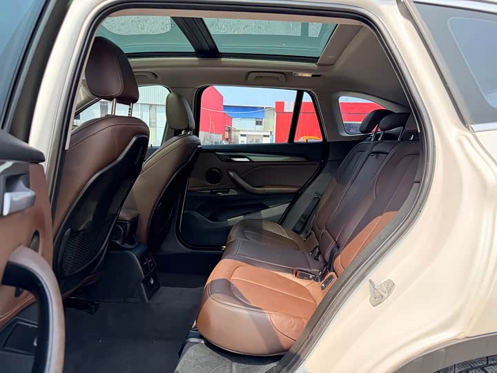 BMW X1 2016 x Drive 20 Li Luxury — фото 12