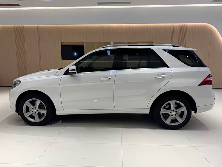 Mercedes-Benz M-Class 2014 ML 320 4 MATIC — фото 3