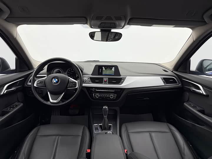 BMW 1-Series 2018 118i — фото 9