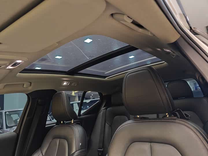 Volvo XC40 2020 T 3 — фото 13
