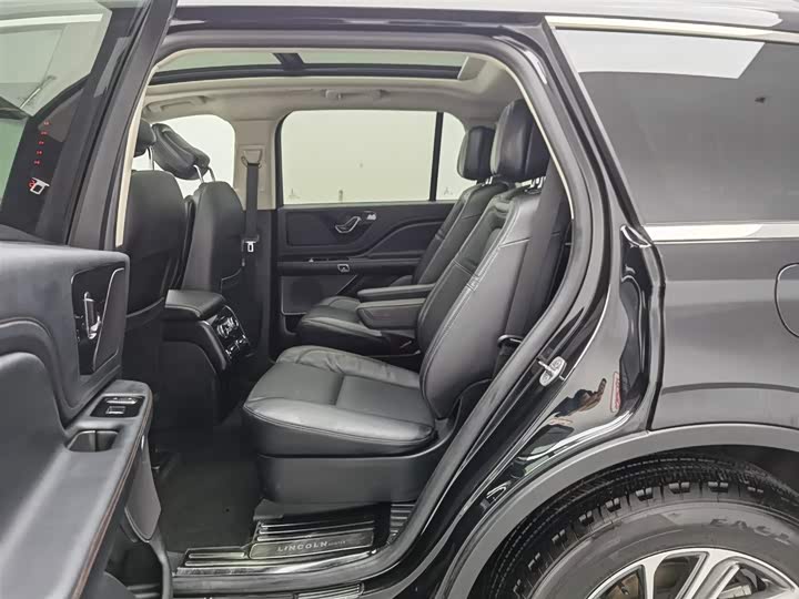 Lincoln Aviator — фото 15