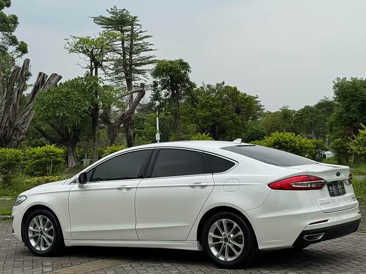 Ford Mondeo — фото 6