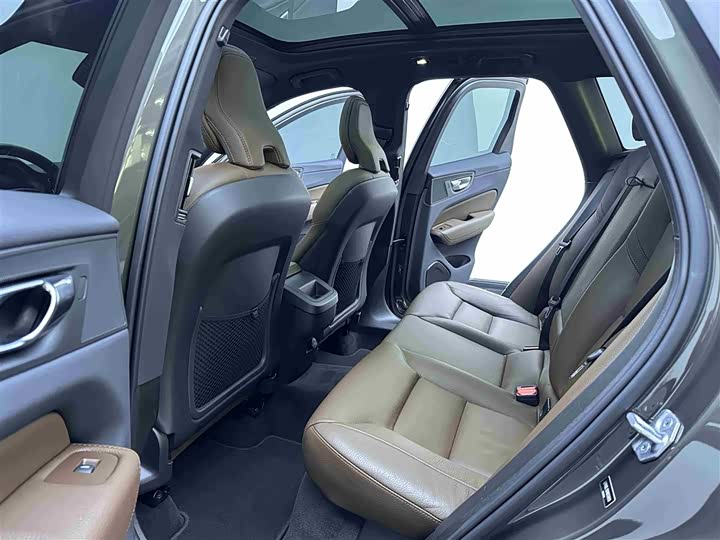 Volvo XC60 2022 B 5 4 WD — фото 9
