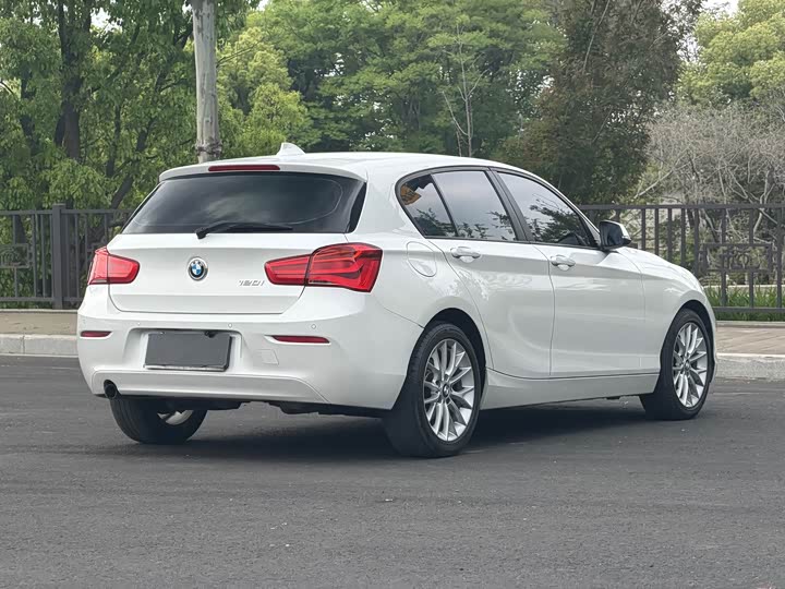 BMW 1-Series 2015 120i Leading — фото 6