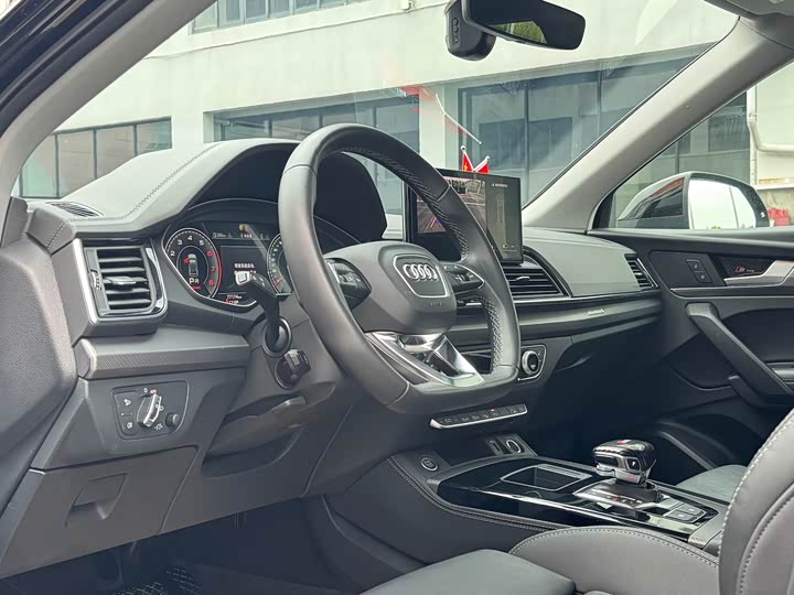 Audi Q5L 2022 40 T RS — фото 8