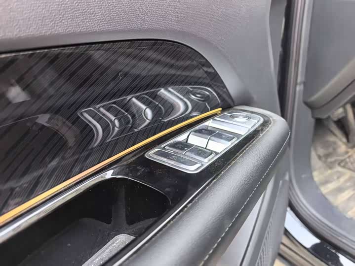 Hongqi HS3 PHEV 2025 117km — фото 16