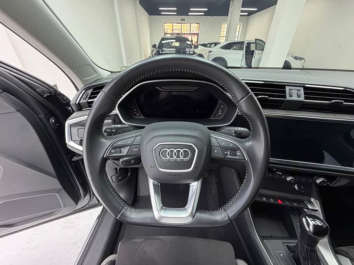 Audi Q3 2022 35 TFSI — фото 10