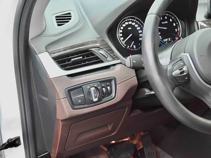 BMW X1 2022 x Drive 25 Li — фото 27