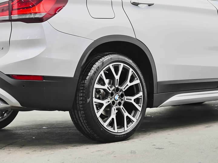 BMW X1 2022 x Drive 25 Li — фото 7
