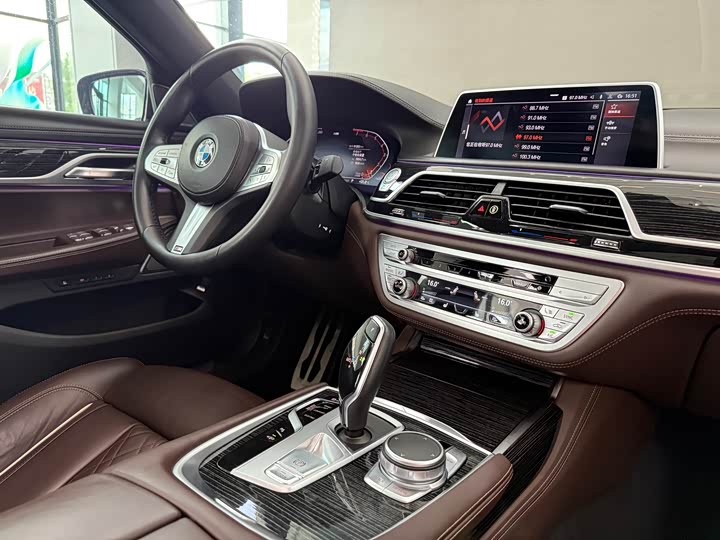 BMW 7 Series — фото 12