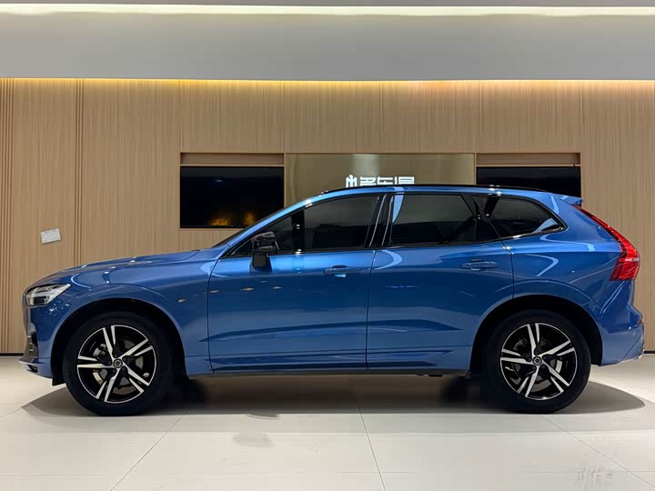 Volvo XC60 2020 T 5 4 WD — фото 3