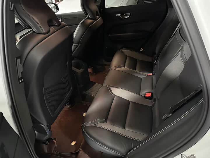 Volvo XC60 Hybrid 2021 T 8 E Hybrid — фото 12